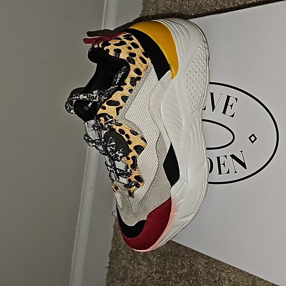 Steve Madden sneaker